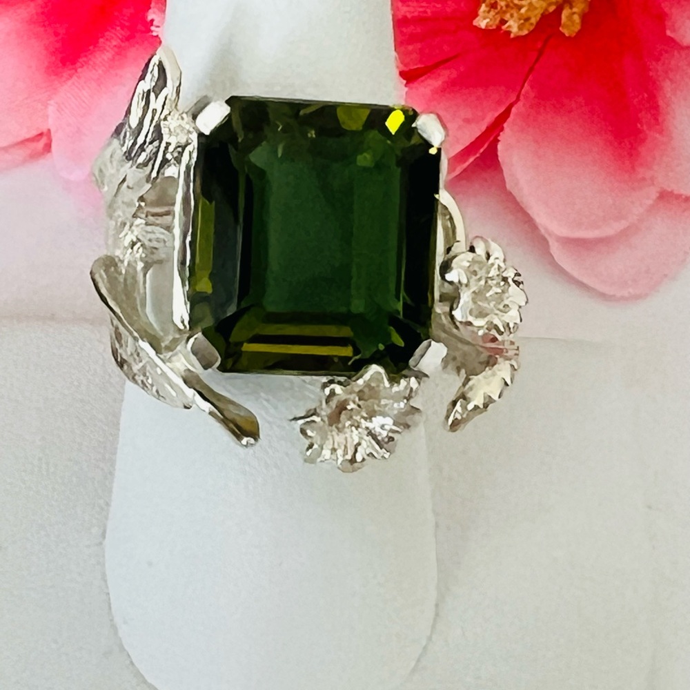 Bi color green/Yellow. 86.20 ct  Gemstone Silver Ring size 8